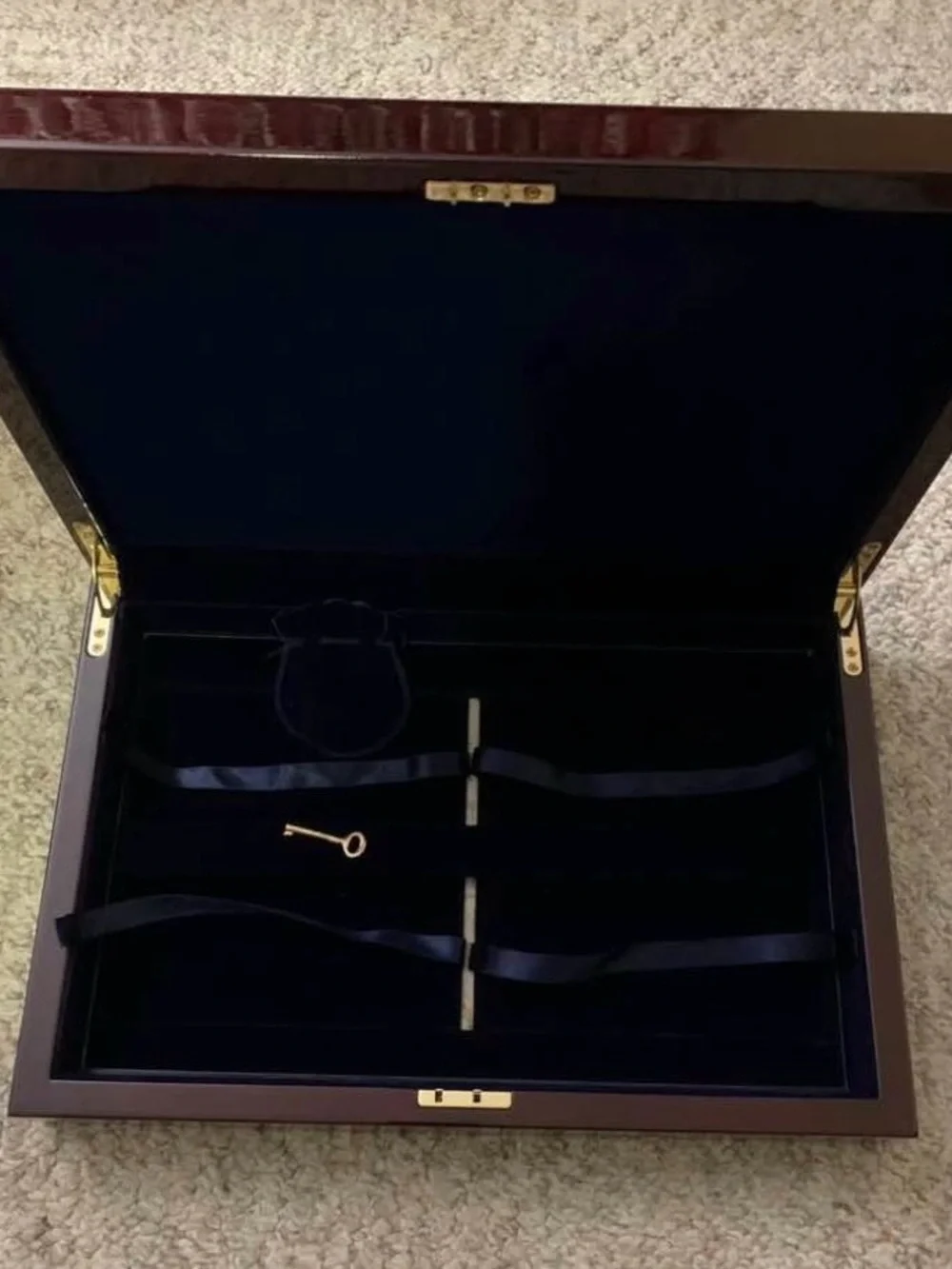Washington Mint Wooden Presentation Display Case w/ Key & Velvet Bag Empty